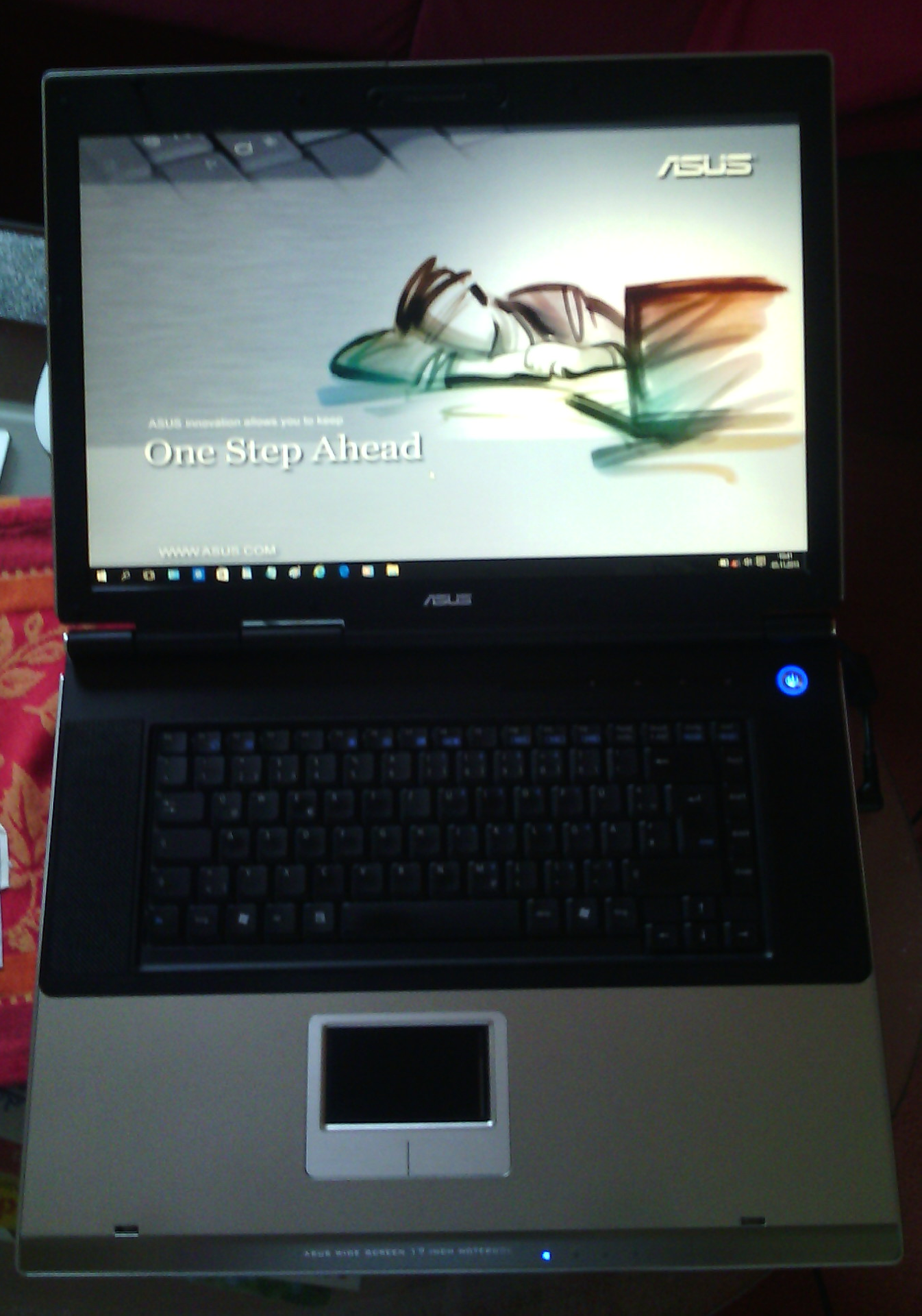 Asus-Laptop-17er-Pro70V-von-2005_Bild3.png